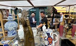 Türk "antikacı avcısı" İngiltere pazarlarında nadide parça arıyor