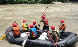 Nehre düşen otobüslerden ilk ceset çıkarıldı