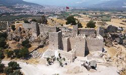 Beçin Antik Kenti'ndeki kale duvarları ve burçlar ayağa kaldırılıyor