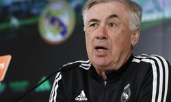 Ancelotti 3 bölgeye oyuncu bakıyor