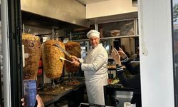 Bavyera Eyalet Başbakanı Söder, döner ısmarlayacağı takipçileri için döner kesme denemesi yaptı