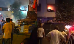Mahalleli sokağa döküldü! Ataşehir'de bina yangını