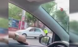 Şoförün rahatlığına polis isyan etti