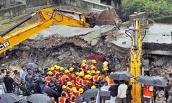 Hindistan'da 6 katlı bina çöktü, 7 kişi hayatını kaybetti