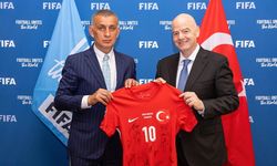 TFF Başkanı Hacıosmanoğlu, FIFA Başkanı Infantino ile Paris'te bir araya geldi