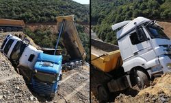 Sultangazi'de korkutan toprak kayması: 3 kamyon askıda kaldı, bir kamyon yan yattı!