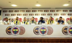 Fenerbahçe'de yeni transferlere imza töreni düzenlendi