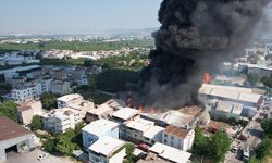 Kağıt fabrikasındaki dev yangın dronla kaydedildi