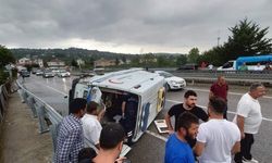 Ordu'da ambulans aracı devrildi