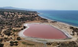 Çanakkale'de pembe kalpli göl, görenleri büyüledi