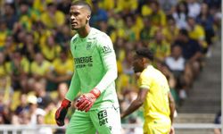 Ajax Alban Lafont'un peşinde