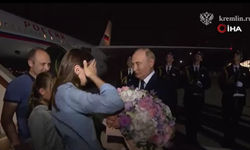 Putin, esirleri havaalanında karşıladı