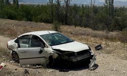 Hakimiyetini kaybetti: Önce bariyere çarptı, sonra şarampole uçtu