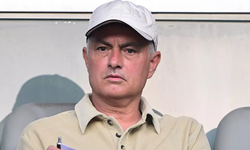 Jose Mourinho, sürekli yazdı çizdi! Bakın nerede görüldü?