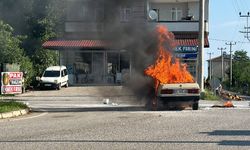 Korku dolu anlar! Samsun'da seyir halindeki otomobil alev alev