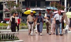 Taksim’de yerli ve yabancı turistlerin sıcak ile imtihanı