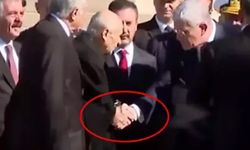 Anıtkabir'de sürpriz tokalaşma! Dervişoğlu ile Bahçeli el ele