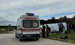 Kastamonu'da okul servisi ile tırın çarpışması sonucu 12'si öğrenci 13 kişi yaralandı