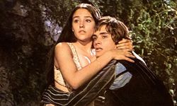 Romeo ve Juliet dava açtı: Bizi reşit değilken soydular!