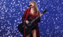 Taylor Swift gitarına 4 bin dolar ödedi: Çekiçle parçaladı!