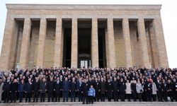 Milli Eğitim Bakanı Tekin, tüm illerden gelen öğretmenlerle Anıtkabir'i ziyaret etti