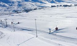 Kayak merkezlerinde en fazla kar kalınlığı 80 santimetreyle Erciyes'te ölçüldü