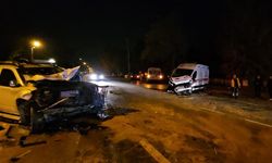 Sakarya’da zincirleme kaza kamerada: Ambulans ve 3 araç birbirine girdi