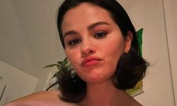 Selena Gomez iç çamaşırlarıyla poz verdi!