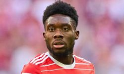 Alphonso Davies teklifleri değerlendiriyor