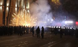 Gürcistan'da AB yanlısı göstericilerin hükümet karşıtı eylemlerine polis müdahale etti