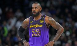 Zaman herkesi yener: LeBron James rotasyon oyuncusu olabilir