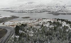 Malatya'da karla kaplanan Sürgü Barajı dronla görüntülendi