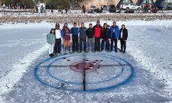 Erzincan'da donan göl üzerinde curling heyecanı