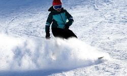 Snowboard tutkunu arkadaşlar, Palandöken'de zirveye çıkmak istiyor