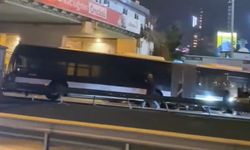 SON DAKİKA | Zincirlikuyu'da feci kaza: Metrobüs yoldan çıktı!