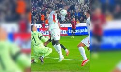 Sosyal medya Davinson Sanchez'in pozisyonuyla çalkalandı!