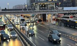 İstanbul'da kar yağışıyla birlikte trafik yoğunluğu yüzde 80'e ulaştı