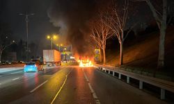 Otoyolda inanılmaz yangın: Araç alev topuna döndü