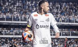 Neymar, Santos formasıyla sahalara geri döndü