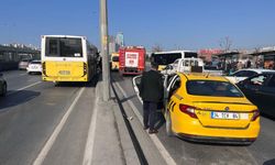 İETT otobüsü araçlara çarptı! Yol trafiğe kapandı