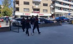 Eşini 20 balta darbesiyle öldüren zanlı Kuşadası'nda jandarmaya yakalandı