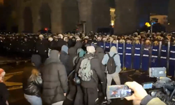 Saraçhane’den Taksim’e yürümek isteyen vatandaşlara polis müdahalesi!