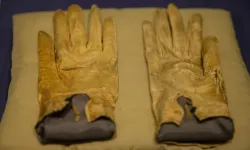 Lincoln’ün suikast gecesi taktığı eldiven açık artırmada rekor kırdı