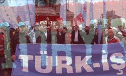 TÜRK-İŞ, Taksim'e çelenk bıraktı
