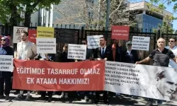 Atanamayan öğretmenler MEB önünde eylem yaptı