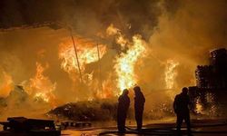 Bursa'da palet fabrikası alevlere teslim oldu
