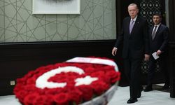 Devlet Bahçeli, kabine toplantısına 102 gül gönderdi