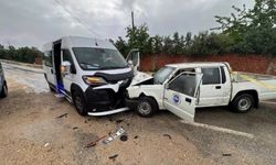 Bursa’da feci kaza: İşçi servisi ve otomobil çarpıştı, 14 yaralı
