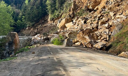 Giresun'da heyelan! Yavuzkemal beldesinin yolu ulaşıma kapandı