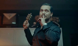 Çağatay Ulusoy'dan 'Eşref Rüya'da 'Kehribar' sürprizi